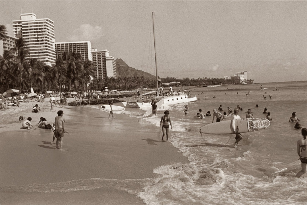 Waikiki Beach Honolulu by Cathy Shine - Tiffany's Art Agency - Cathy Shine