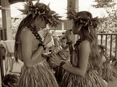 Kauai Girls by Cathy Shine - Tiffany's Art Agency - Cathy Shine